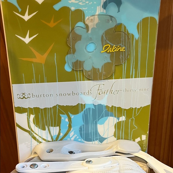 Burton Feather Women’s Snowboard - 139 - Picture 2 of 9